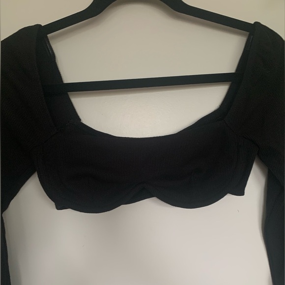 It’s in a size four. Excellent condition. - Picture 4 of 6